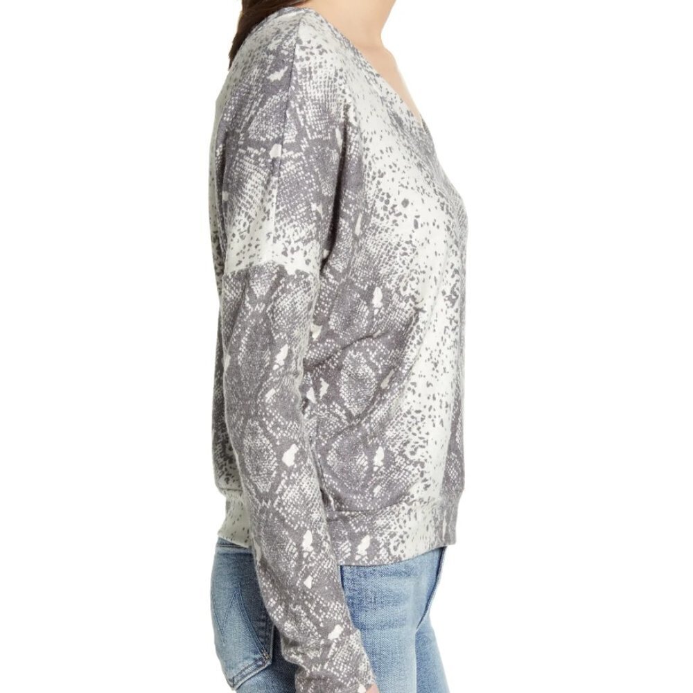 Wildfox Python Stripe Pullover Gray NWT - image 4